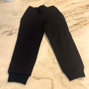 NEW kids black Children’s Place sweatpants Size 5/6